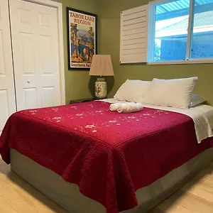  Homestay Private La Bedroom W Private Half-bathroom - Ac - Wifi - Private Fridge -smart Tv